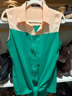 THML Peach and Green Sleeveless Tie-Front Button Blouse